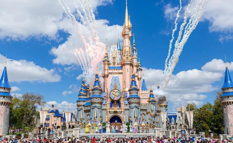 Carnaval na Disney? Orlando lidera destinos internacionais na folia dos brasileiros
