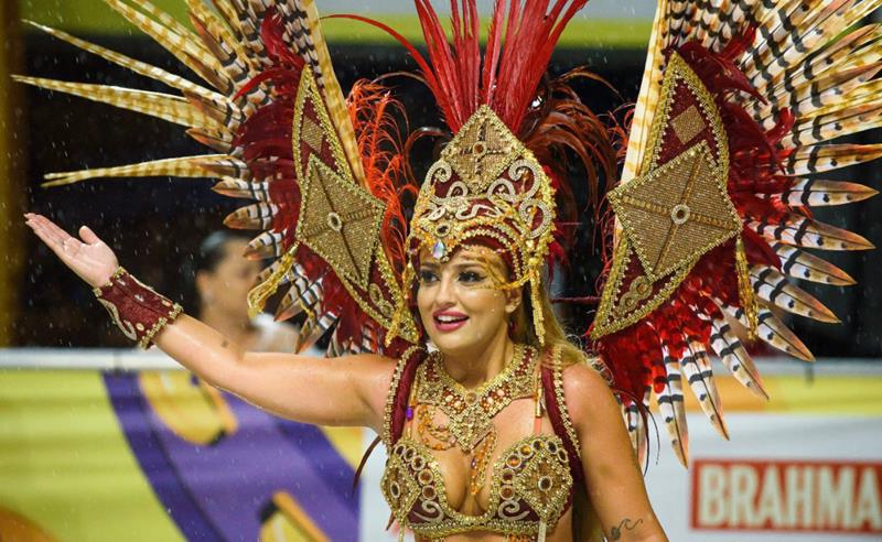 Sarah Estanislau é bicampeã com o GRES Consulado no Jubileu de Ouro e celebra título histórico sob emoção nos 50 anos da escola
